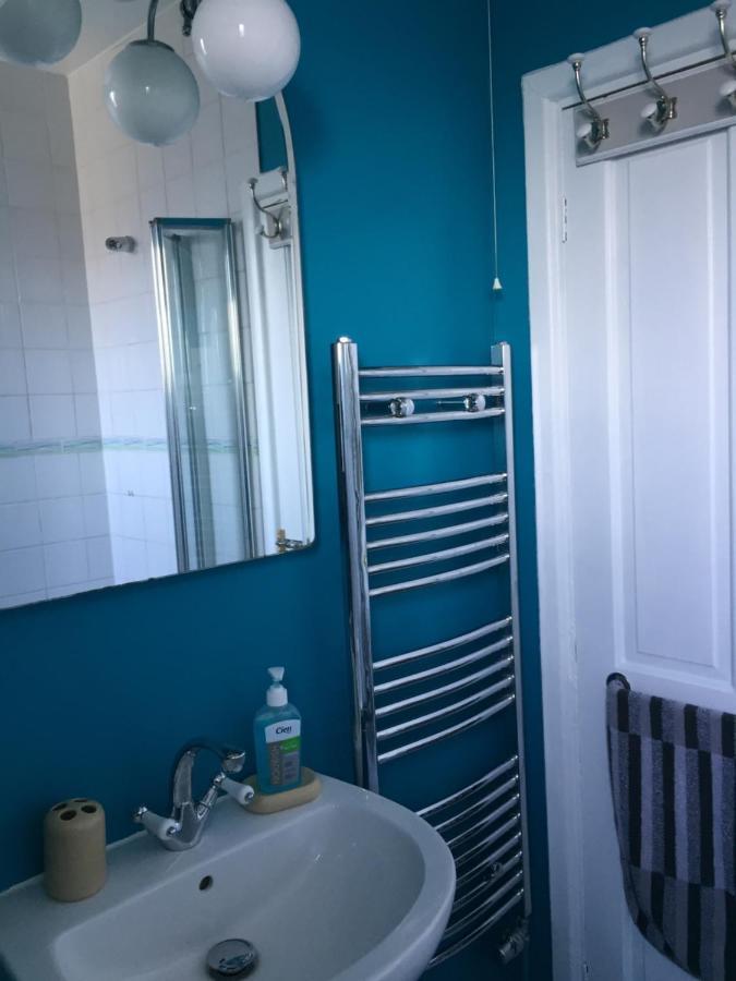 Lovely Three Bedroomed House, Parking 2 Cars 伦敦 外观 照片