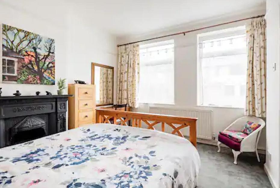 Lovely Three Bedroomed House, Parking 2 Cars 伦敦 外观 照片