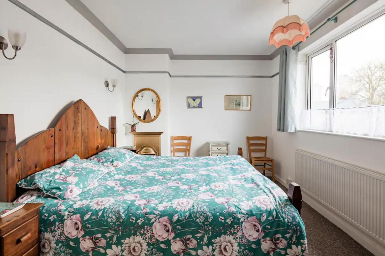 Lovely Three Bedroomed House, Parking 2 Cars 伦敦 外观 照片