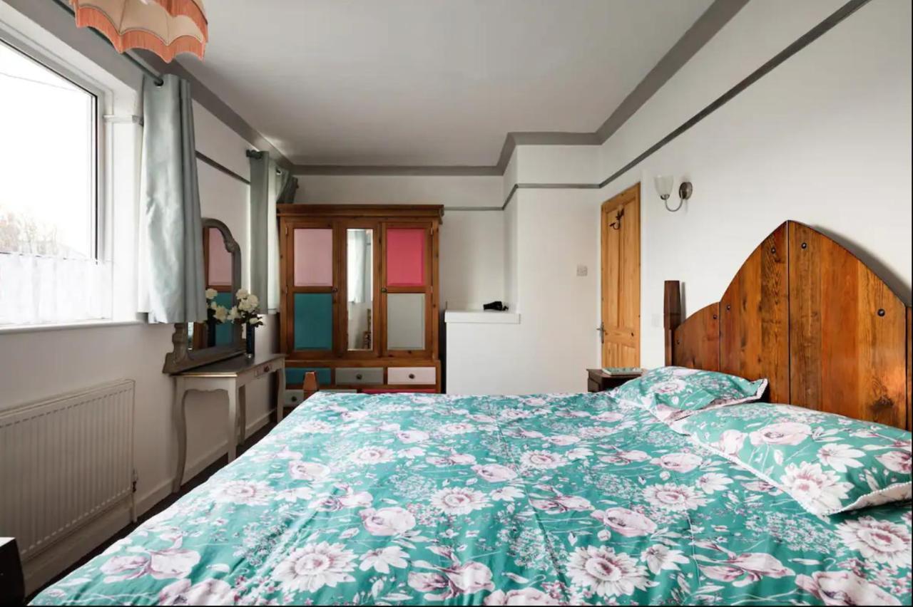 Lovely Three Bedroomed House, Parking 2 Cars 伦敦 外观 照片