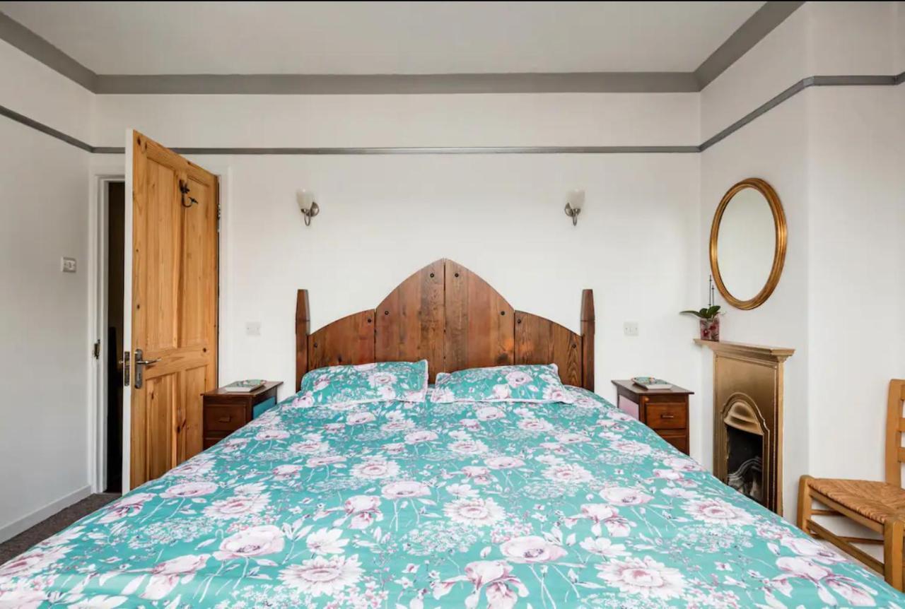 Lovely Three Bedroomed House, Parking 2 Cars 伦敦 外观 照片