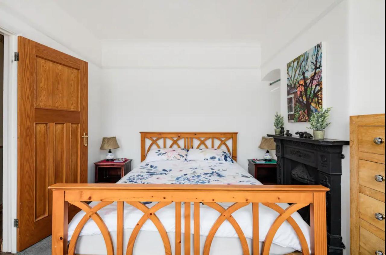 Lovely Three Bedroomed House, Parking 2 Cars 伦敦 外观 照片