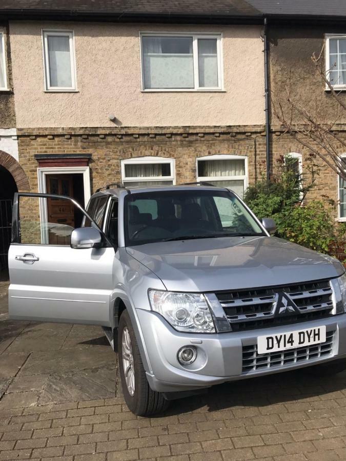 Lovely Three Bedroomed House, Parking 2 Cars 伦敦 外观 照片