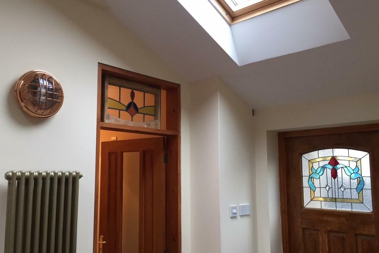 Lovely Three Bedroomed House, Parking 2 Cars 伦敦 外观 照片