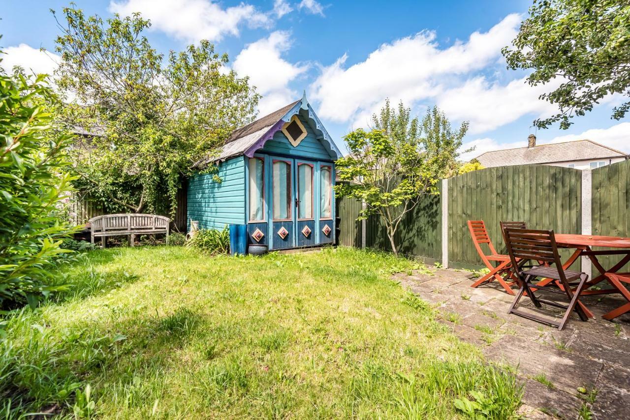 Lovely Three Bedroomed House, Parking 2 Cars 伦敦 外观 照片